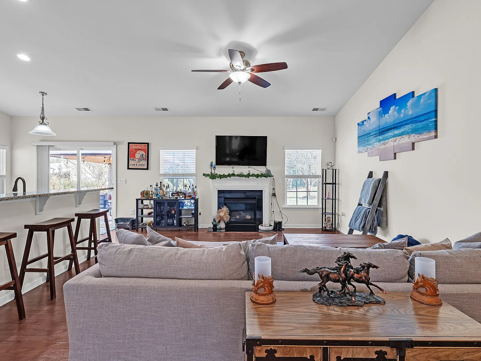 4 bed, 1818 sqft, $2,700 — Photo 3
