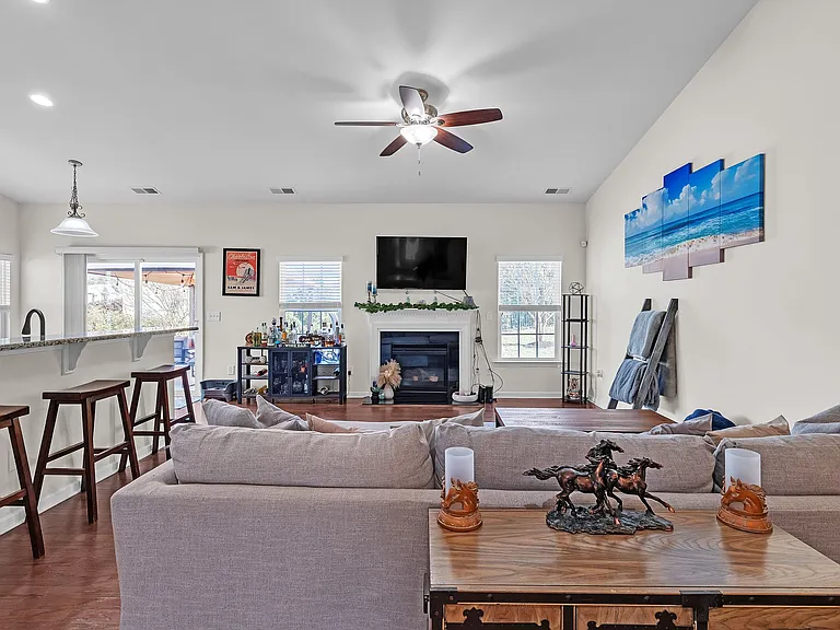 5826 Castlecove Rd — Photo 3