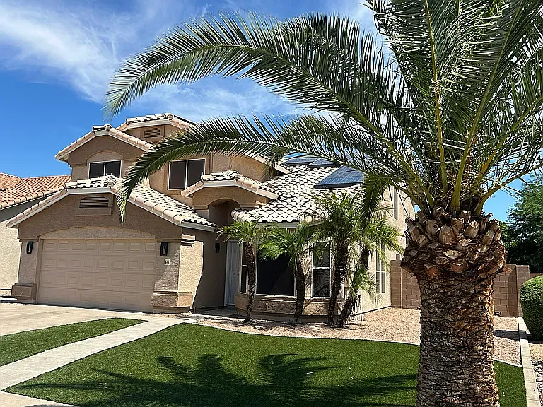 4 bed, 2.5 bath, 2039 sqft, $2,950 — Photo 4