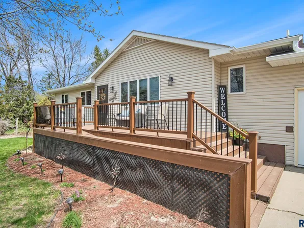 23274 Country Estates Ave, Madison, SD 57042
