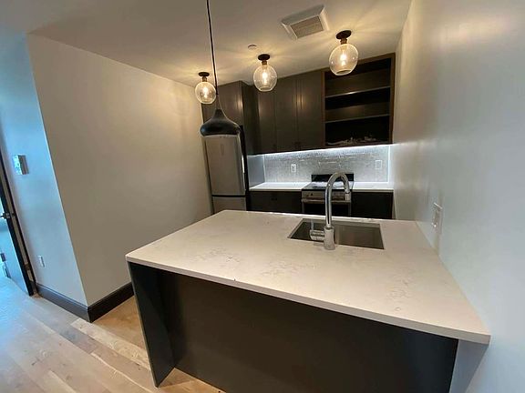 5th image of 1134 Fulton St #402