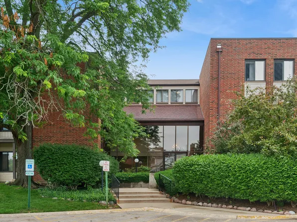 3070 Pheasant Creek Dr APT 106, Northbrook, IL 60062