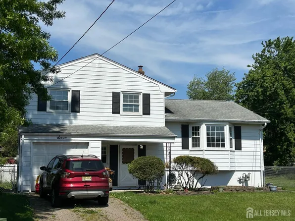 7 Bayberry Ct, Edison, NJ 08817