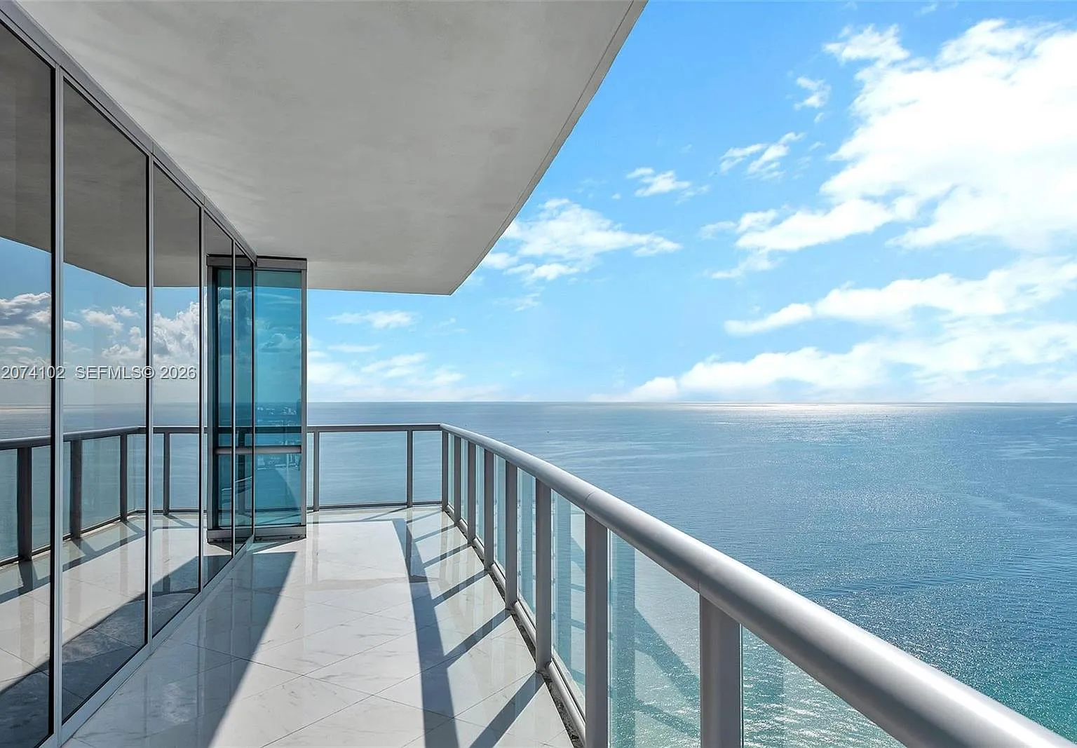 Jade Ocean Condo — Photo 2