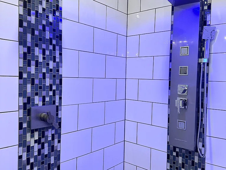 Throughout the house the hot water is instantaneous! Notice the two tiled benches on both sides of the shower!