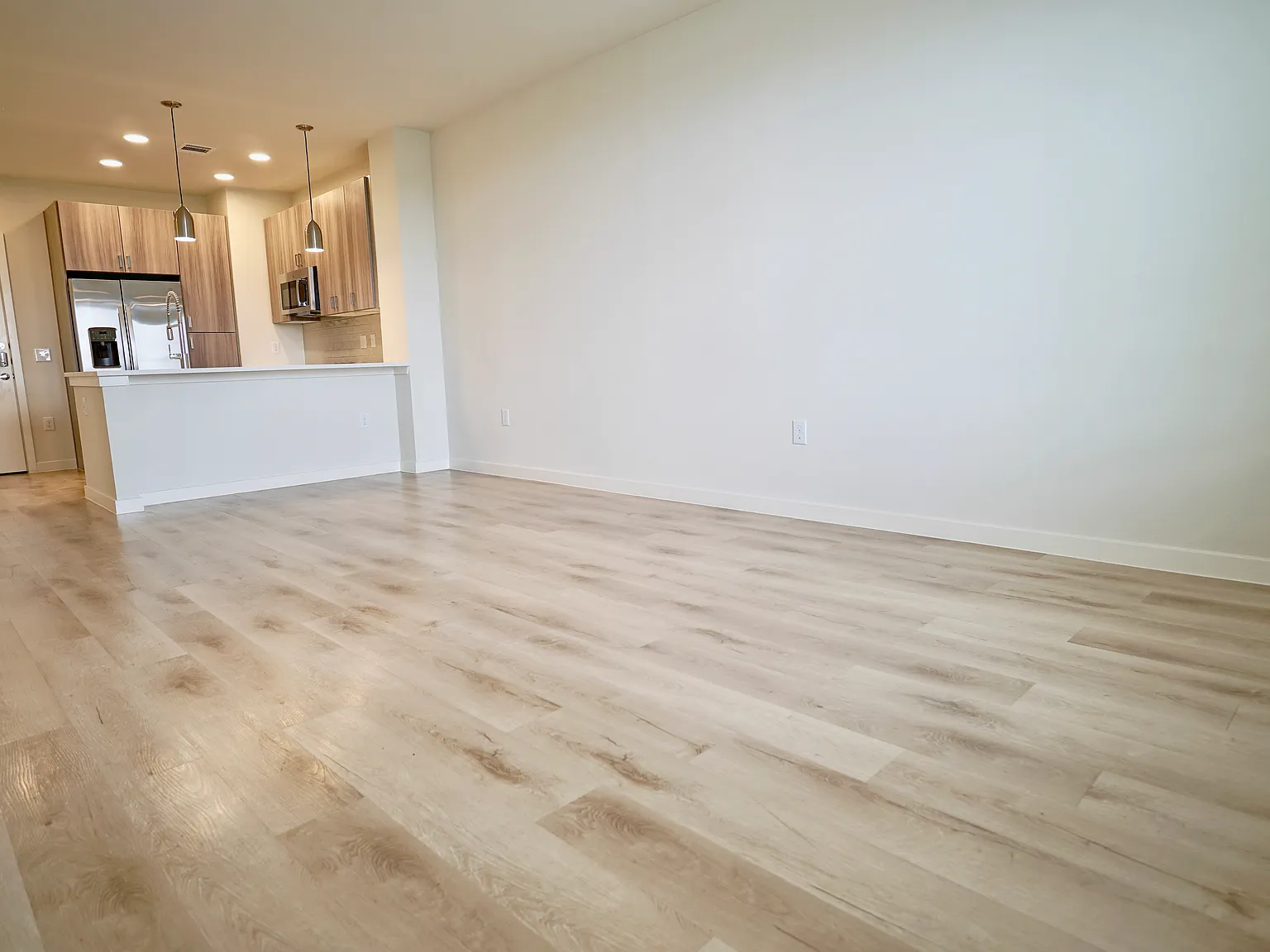 1 bed, 715 sqft, $1,175 — Photo 2