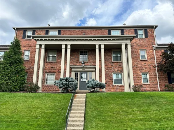 692 Robinwood Dr APT C, Pittsburgh, PA 15216