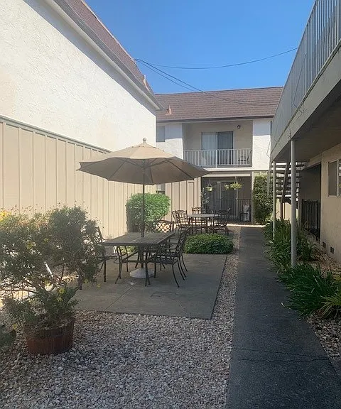 El Paseo de Saratoga Manor — Photo 6