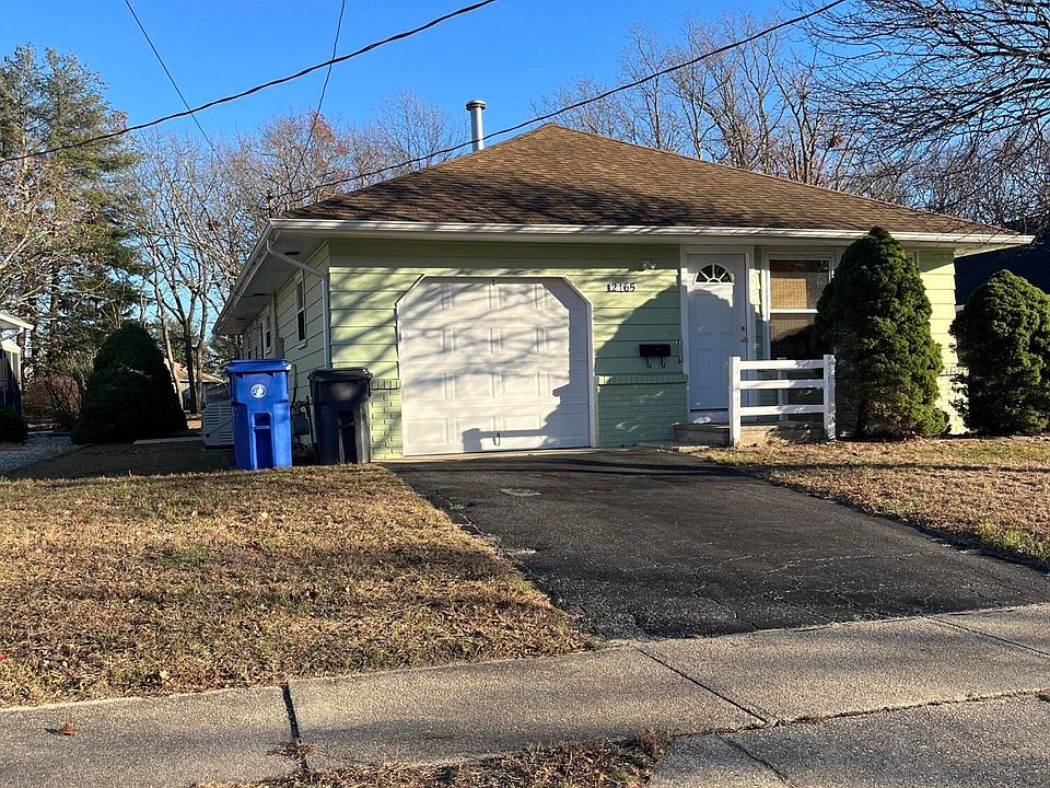1st image of 2165 Mount Hood Ln