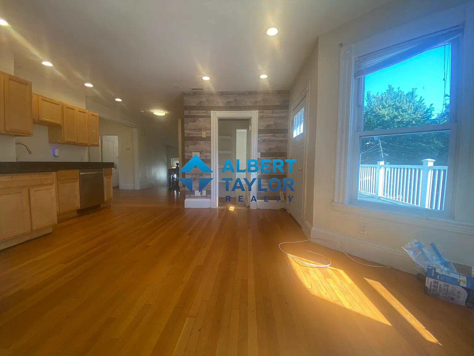 12 bed, 3300 sqft, $19,999 — Photo 3