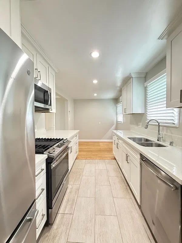 2 bed, 950 sqft, $3,895 — Photo 4