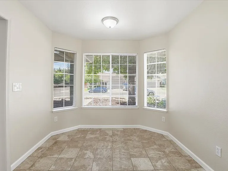 604 Hovey Way — Photo 14