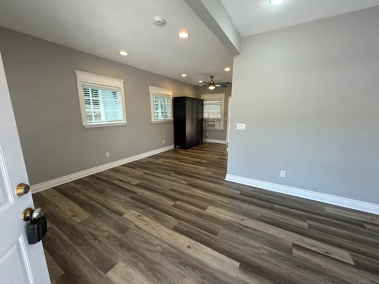 418 E La Veta Ave — Photo 2