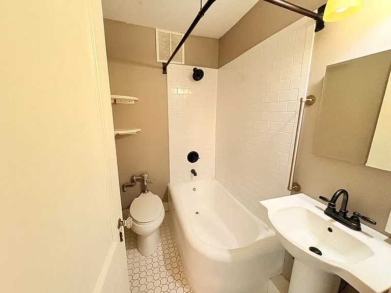 7 W Philadelphia St #5B — Photo 3