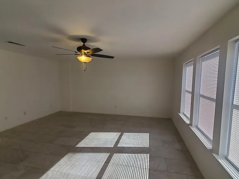 109 Southwestern Dr — Photo 14