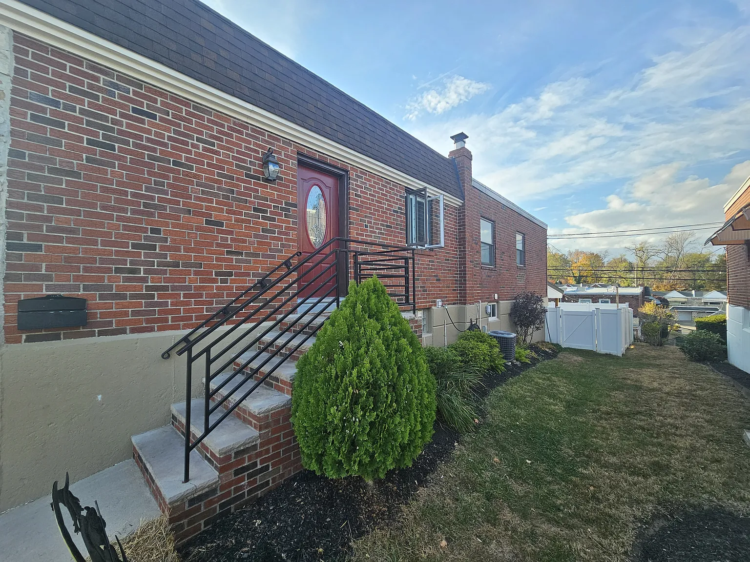 3 bed, 1117 sqft, $2,600 — Photo 4