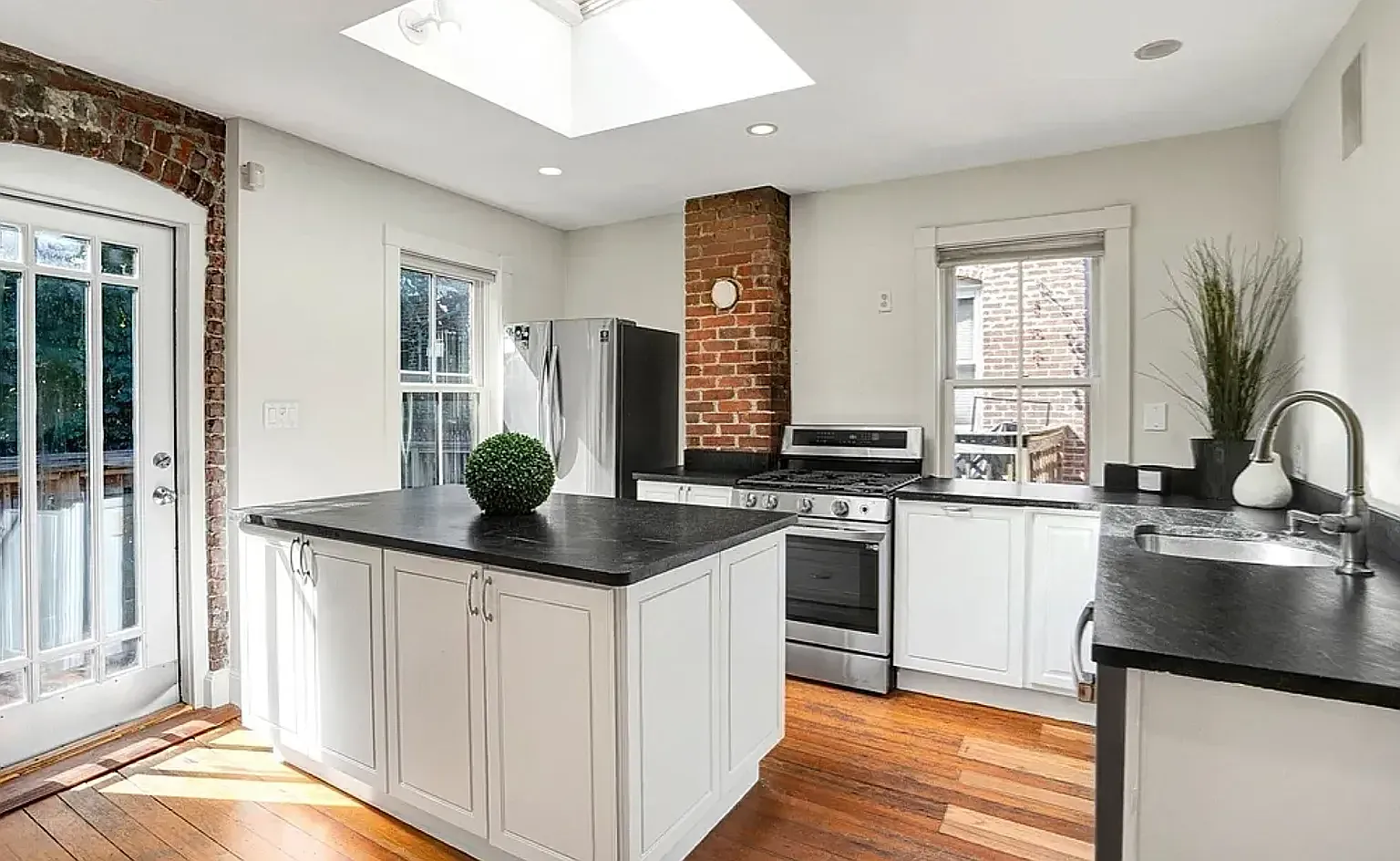 1 bed, $2,750 — Photo 1