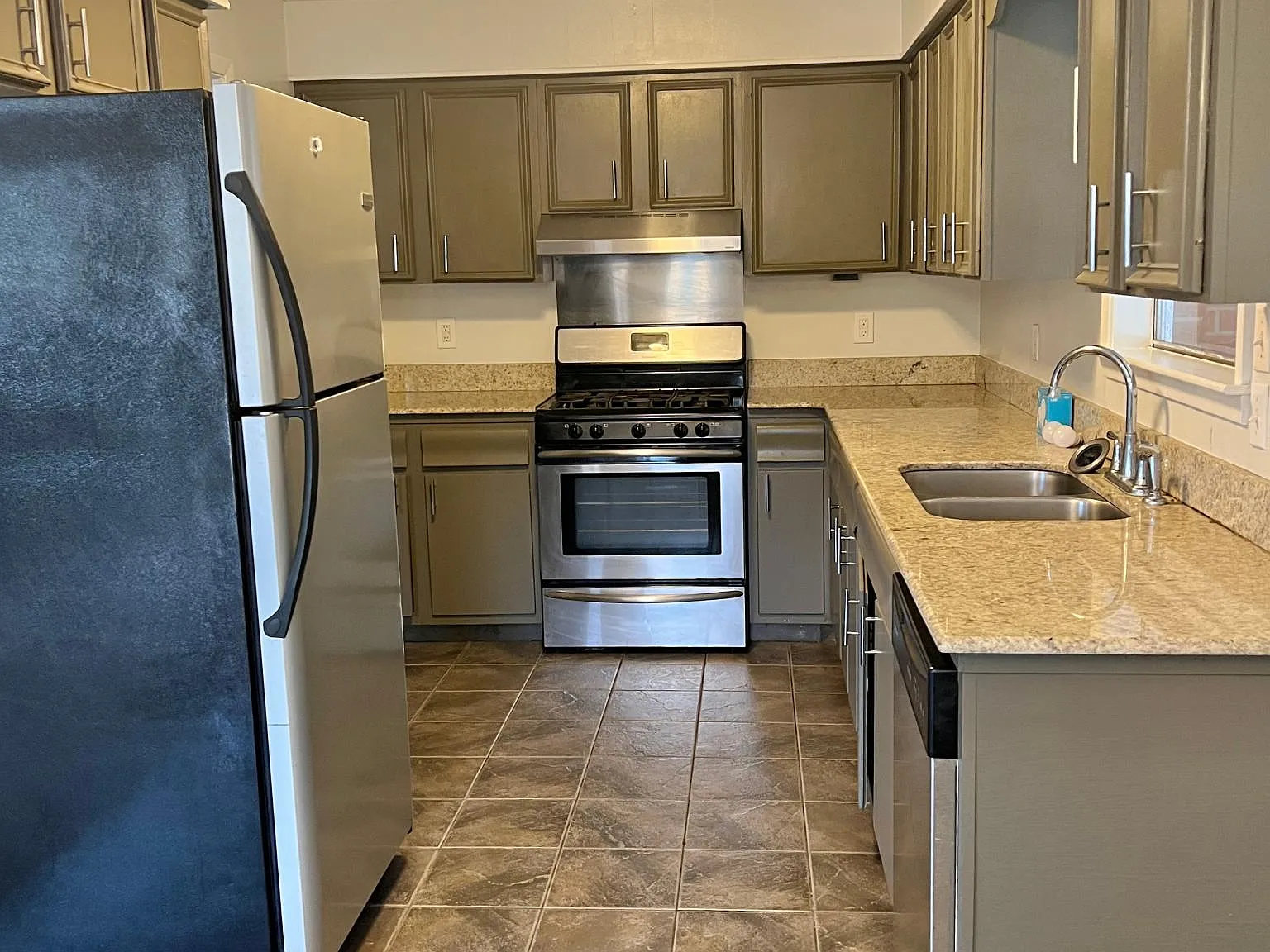 226 Hunter Drive — Photo 3