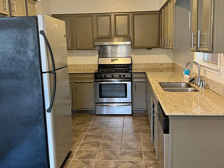 226 Hunter Dr — Photo 4