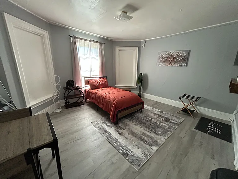 325 Liberty St — Photo 1