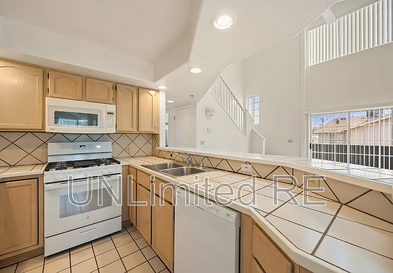 3285 N Hedgewood Dr #B — Photo 10