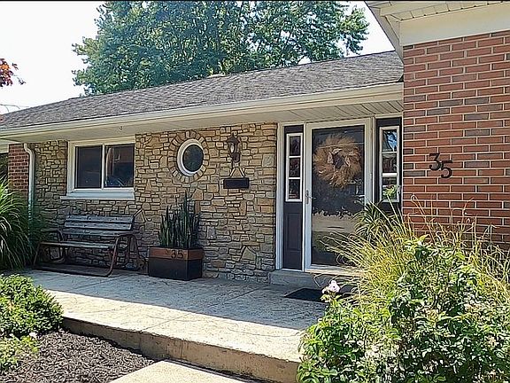 2nd image of 35 Wright Ct