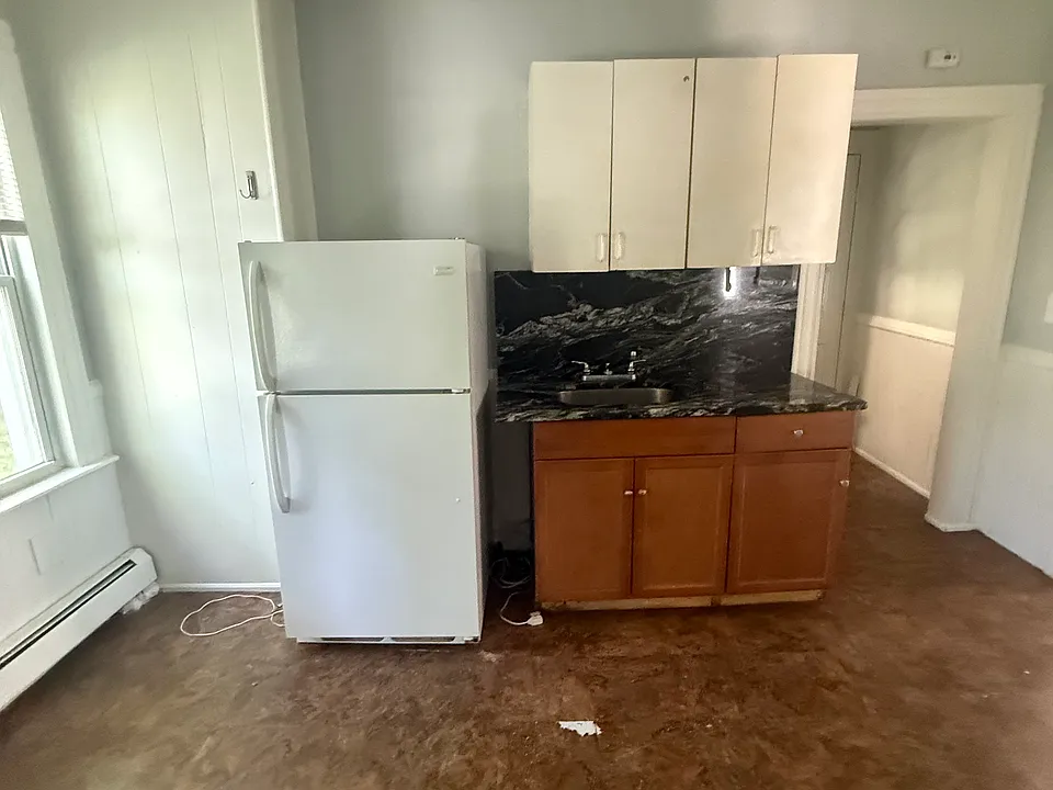 105 Rhodes St #2