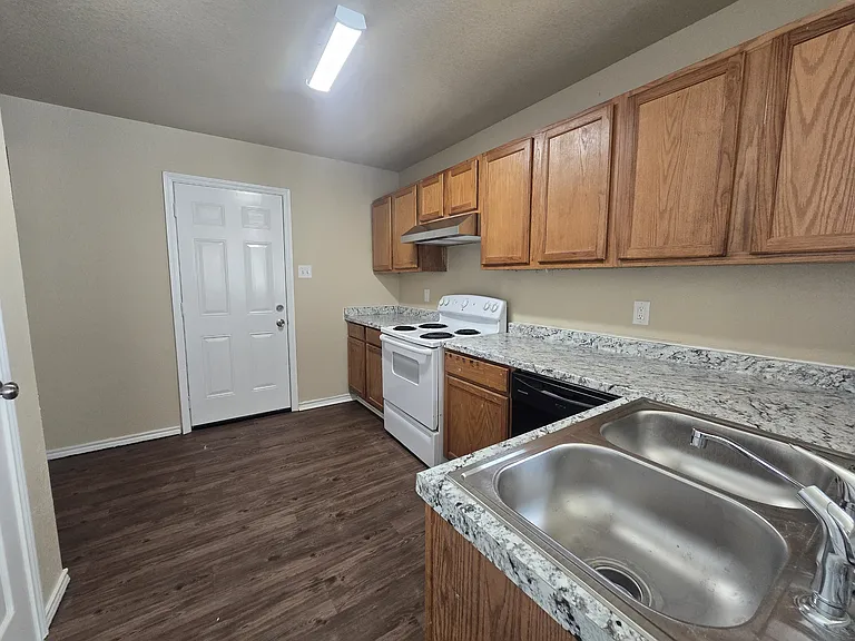 10226 Country Hills Blvd — Photo 8