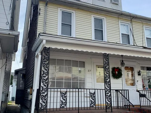 37 Macomb St, New Philadelphia, PA 17959