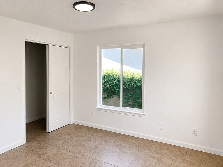 1021 E Cortland Ave — Photo 20