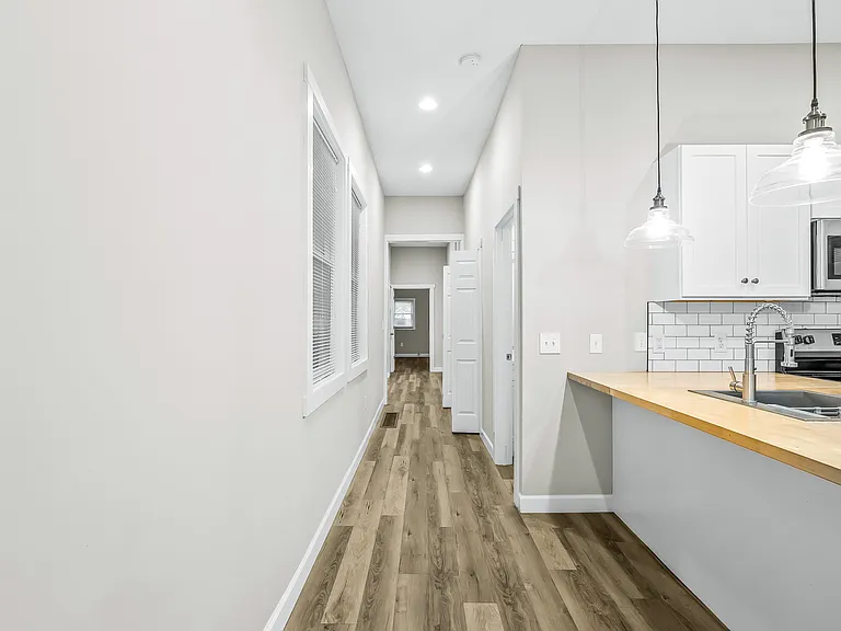 1112 E Spring St #1 — Photo 9