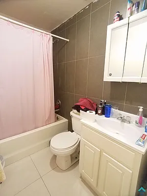 Rented by EXR | media 7