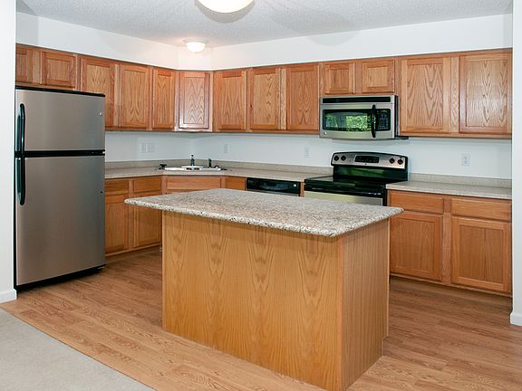 2nd image of 993 Woodhill Ct #923