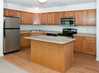 993 Woodhill Ct #915, Hopkins, MN 55343