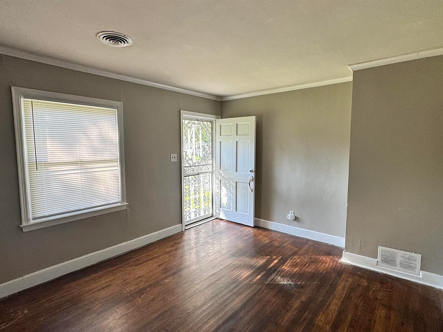 2 bed, 1.0 bath, 1180 sqft, $1,295 — Photo 4