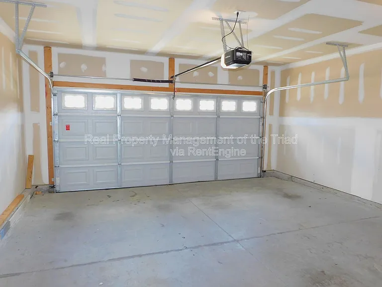 390 Spaulding St — Photo 13