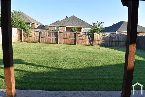 411 Paddock Ln — Photo 7