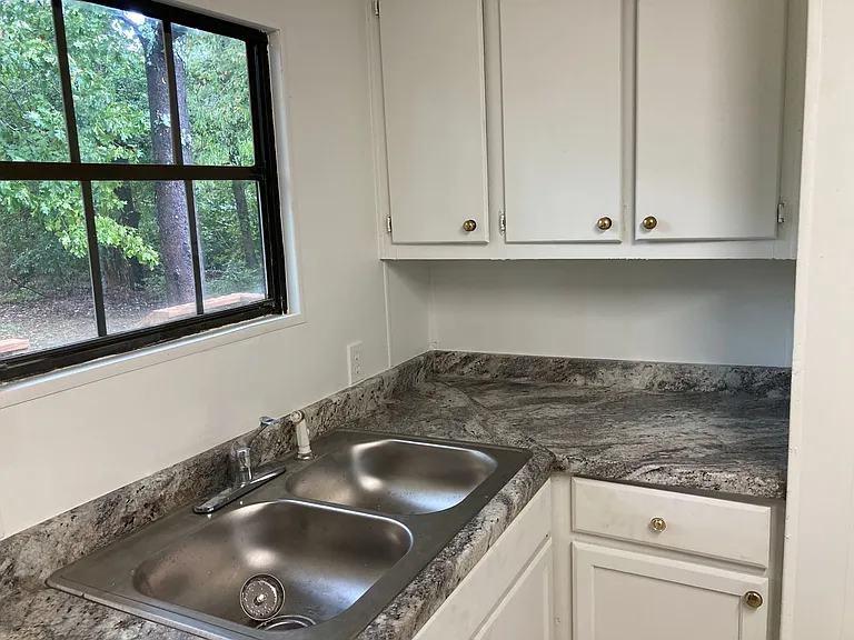 1749 N Lake Dr — Photo 6