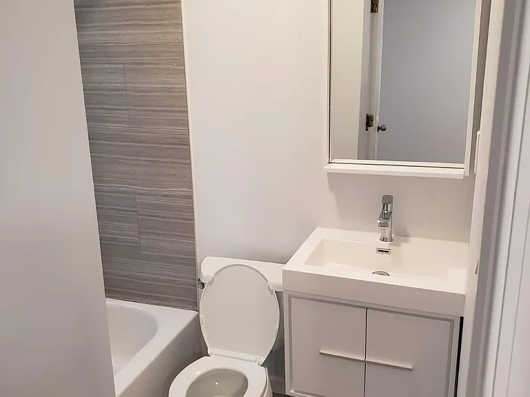 118 N 50th St #B11 — Photo 5
