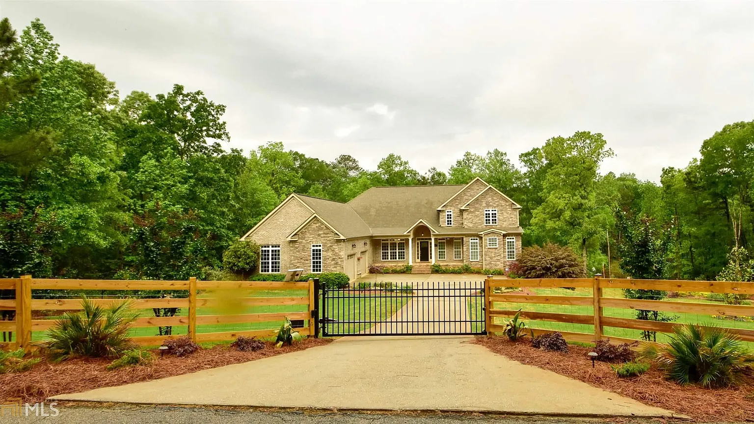 35 Walnut Way photo 1