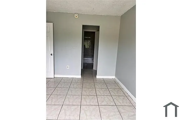 Building Photo - 165 Kalandar St #C14