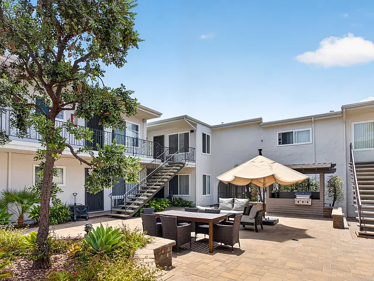 Casa Grande Apartments — Photo 15