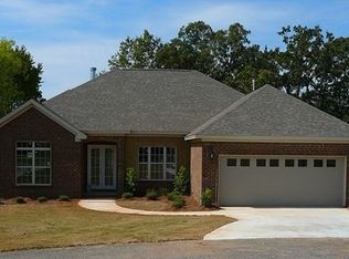 211 Village Knl, Wetumpka, AL 36093