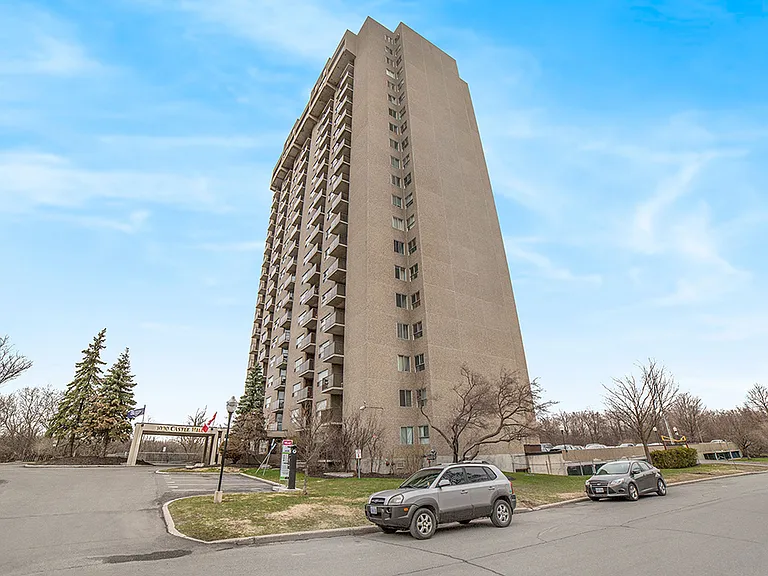1000 Castle Hill Cres — Photo 9