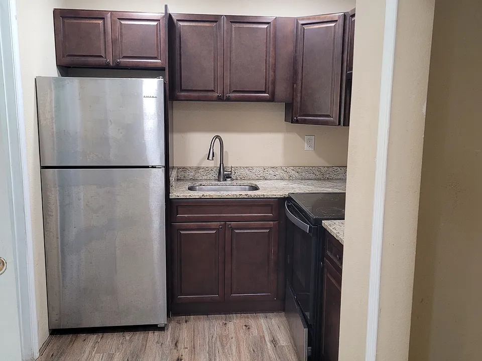 620 E New Haven Ave #103