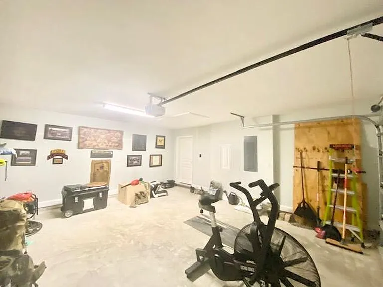 210 Pines St — Photo 23