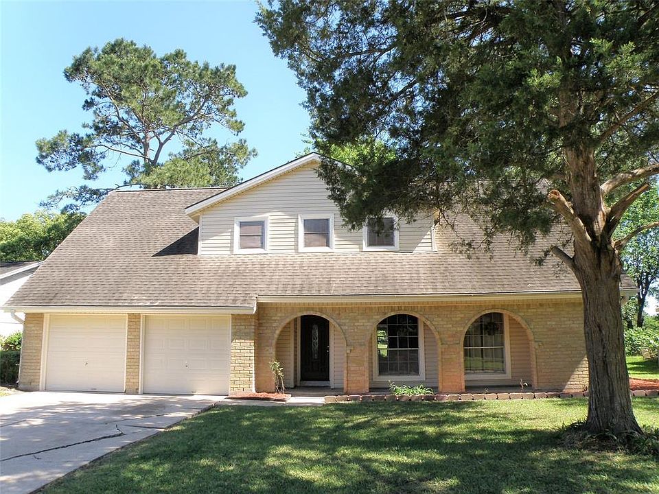 1st image of 208 Palm Aire Dr