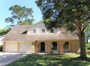 208 Palm Aire Dr, Friendswood, TX 77546