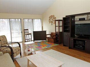 1001 Oak Spring Ln, Libertyville, IL