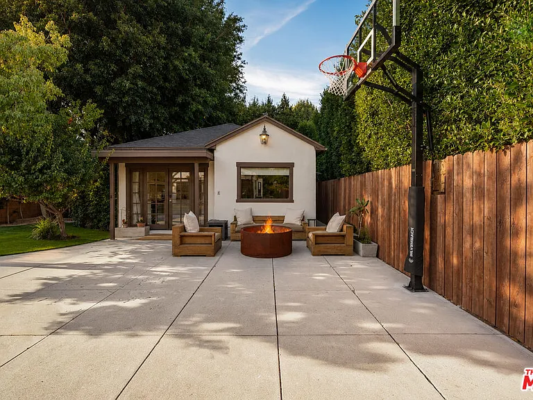 6537 Moore Dr — Photo 2